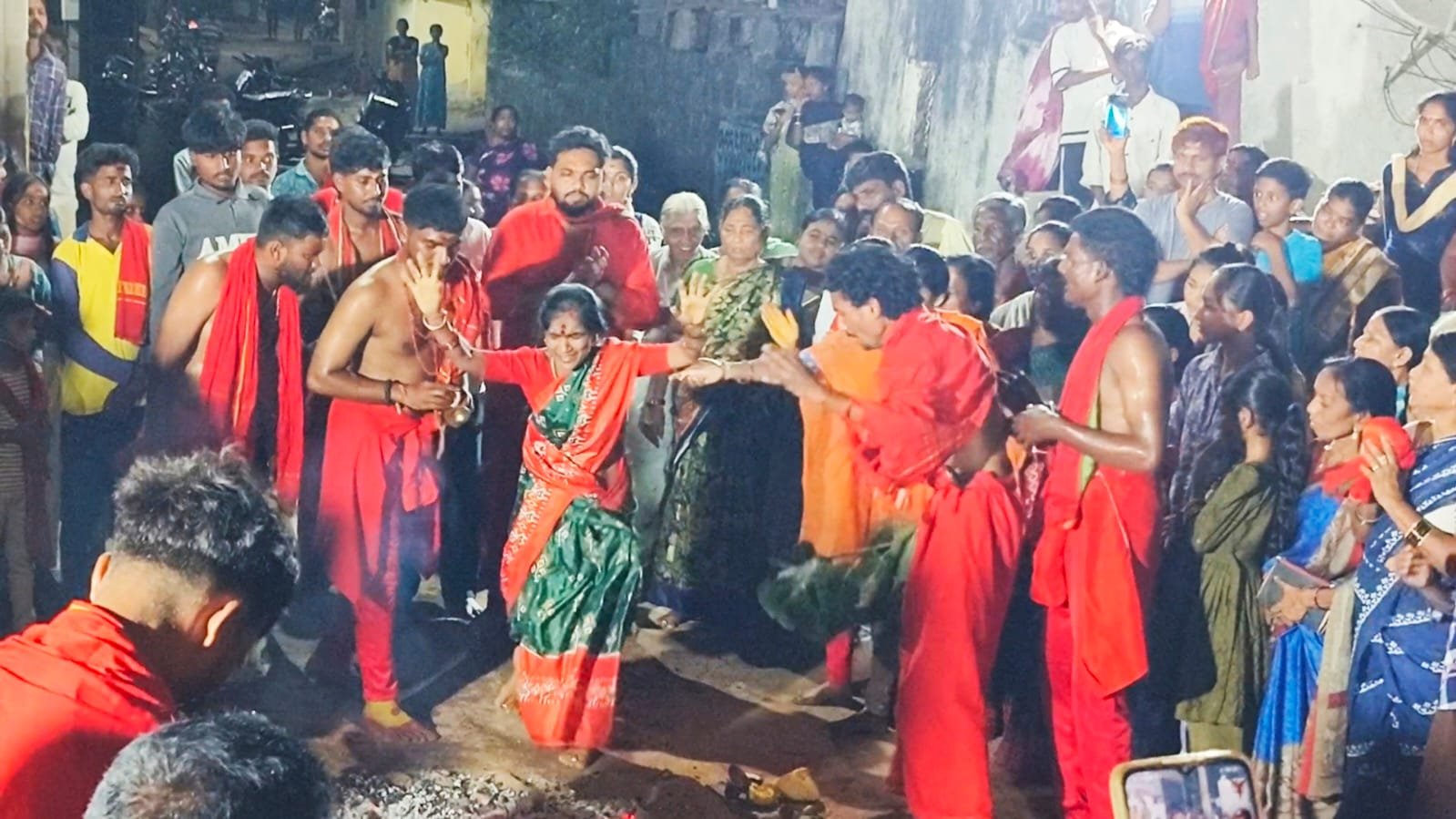 చెన్నూరులో భక్తిశ్రద్ధలతో ఘనంగా అగ్నిగుండాల మహోత్సవం