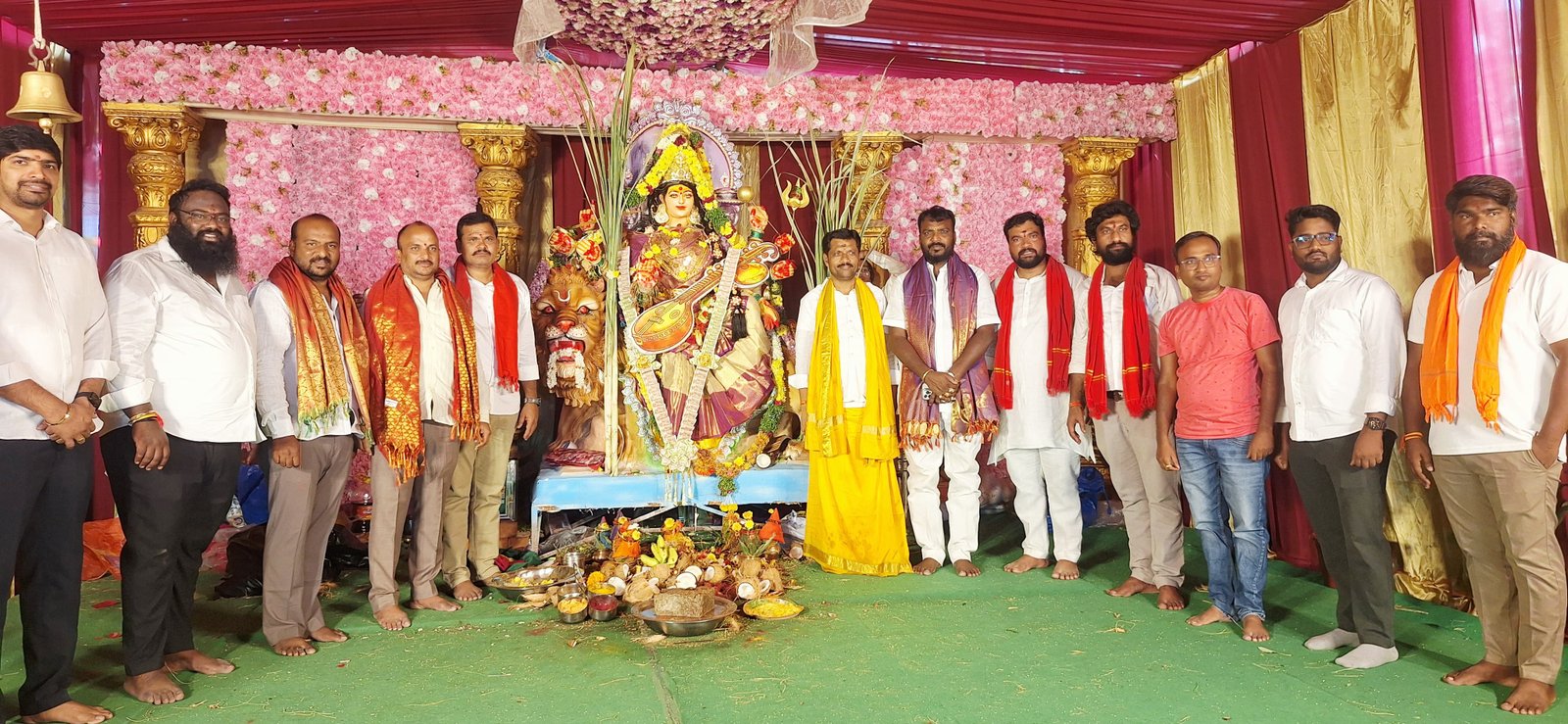 నవరాత్రి ఉత్సవాల్లో పాల్గొని దుర్గామాతకు ప్రత్యేక పూజలు నిర్వహించిన ఈర్ల రాజు ముదిరాజ్