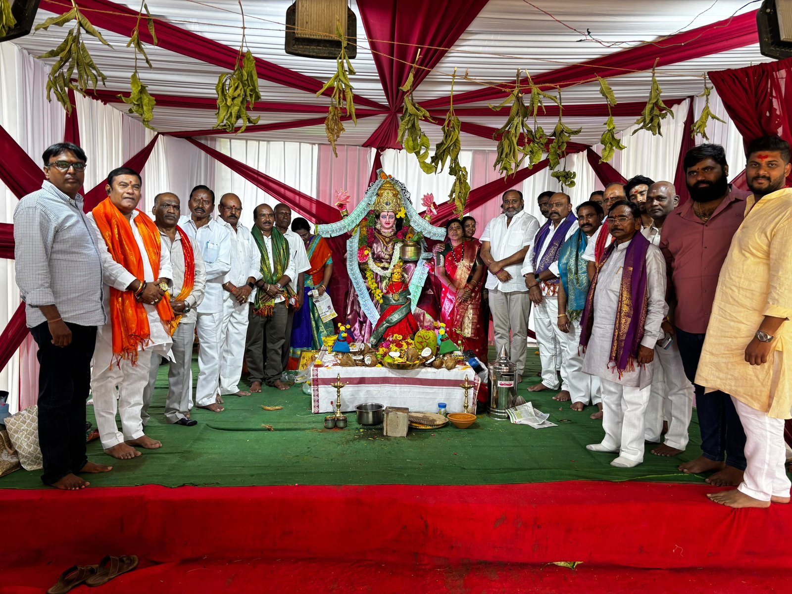 దేవి నవరాత్రి ఉత్సవాల్లో పాల్గొన్న బీఆర్ఎస్ ఇన్‌చార్జ్ వెన్నవరం ఆదర్శ్ రెడ్డి