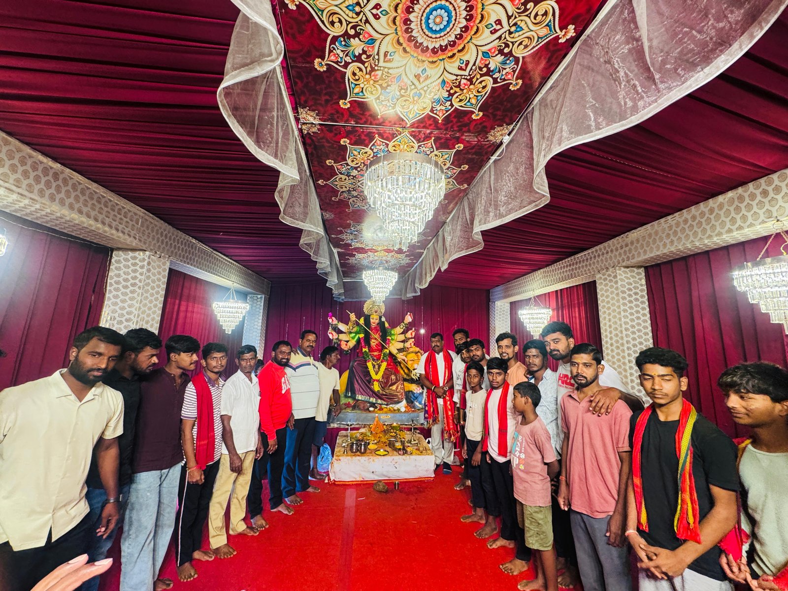 దుర్గమ్మ ఆశీస్సులతో ప్రజలందరూ సుభిక్షంగా ఉండాలి