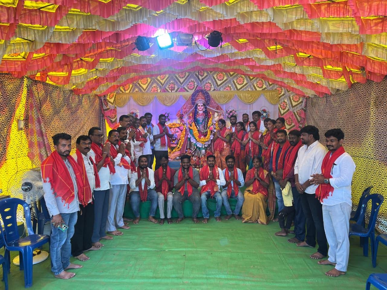 గోలేటి దుర్గామాత అమ్మవారిని దర్శించుకున్న డిసిసి అధ్యక్షురాలు సుగుణక్క.