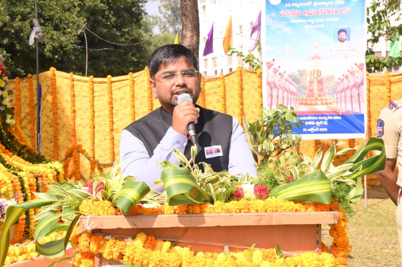 పోలీసుల త్యాగాలు సేవలు చిరస్మరణీయం శాంతి భద్రతల పరిరక్షణలో వారి పాత్ర కీలకం
                                                                                                          జిల్లా కలెక్టర్ కుమార్ దీపక్