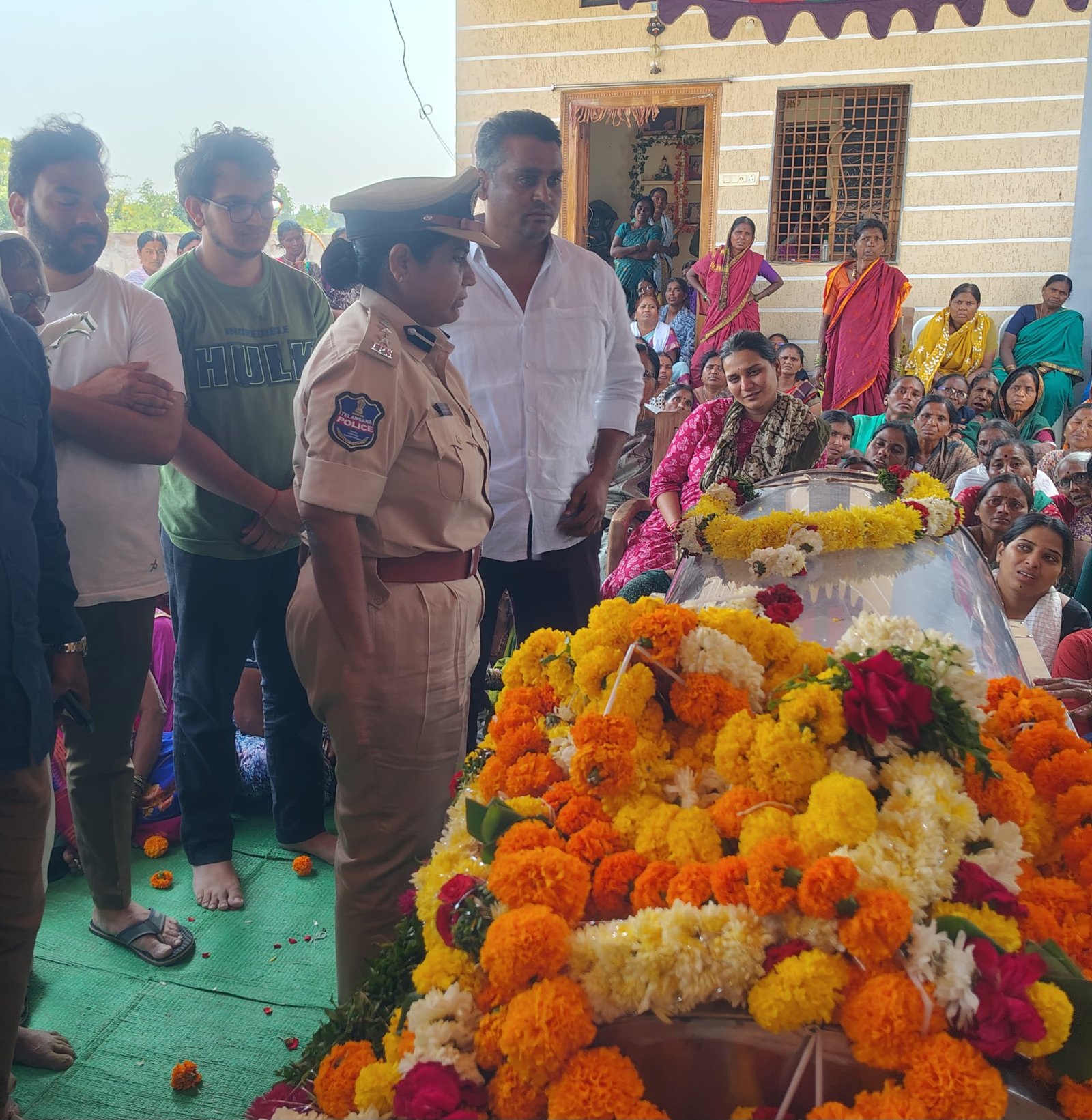 గత రాత్రి రోడ్డు ప్రమాదంలో మృతి చెందిన హెడ్ కానిస్టేబుల్ గడపలే బాబు