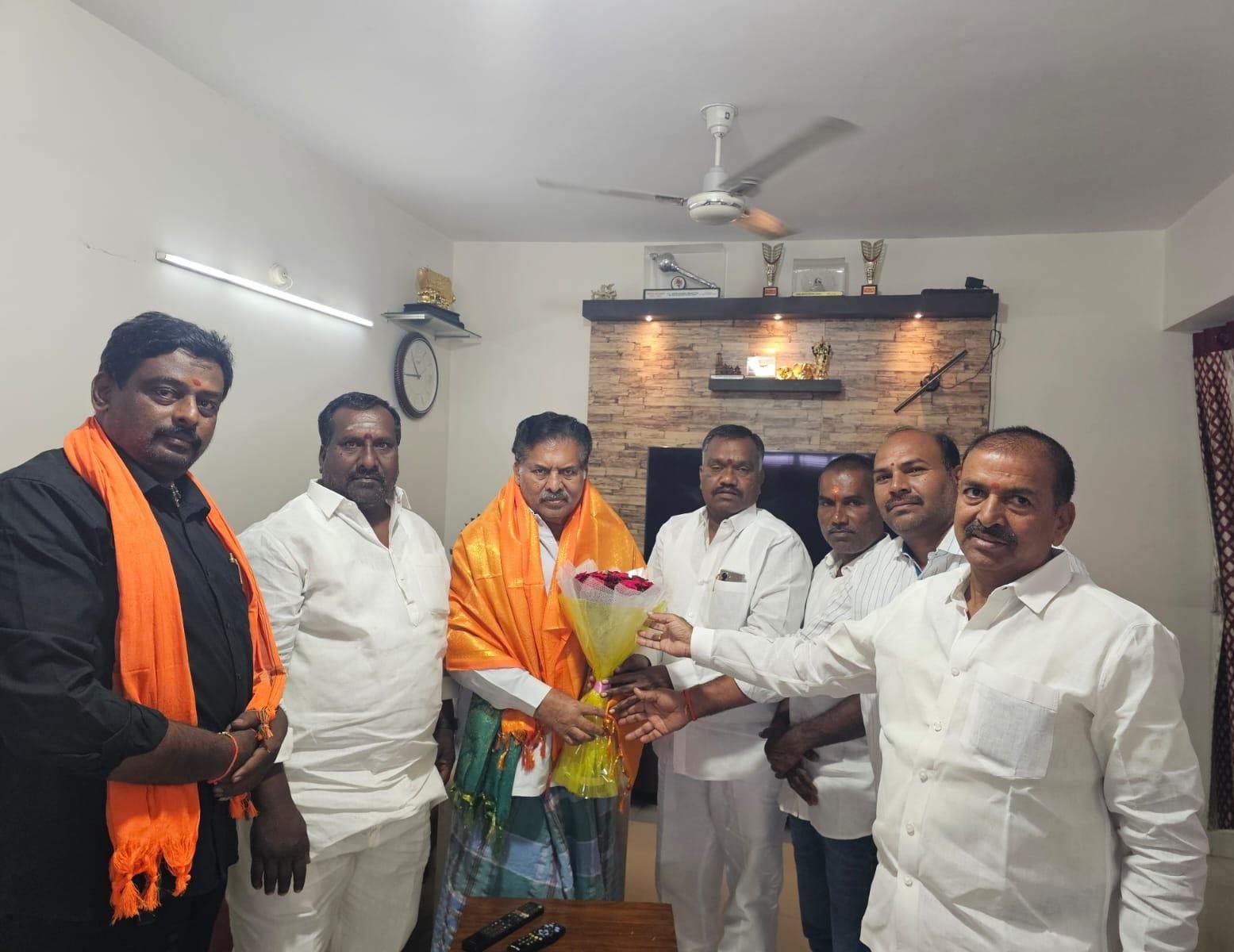 ఎమ్మెల్యే ముఠా గోపాల్‌ను కలిసిన బీఆర్ఎస్ నాయకులు