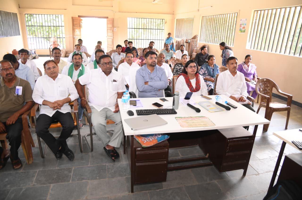భూ భారతి, రీ-సర్వే, ఓటరు జాబితా సవరణ పనులను వేగవంతం చేయాలి

                                                                               జిల్లా కలెక్టర్ కుమార్ దీపక్