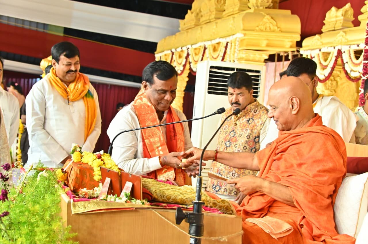 ఇందూరులో 'హనుమాన్ కథ' ప్రవచన వైభవం అద్భుతం..
: అర్బన్ ఎమ్మెల్యే ధన్ పాల్ సూర్యనారాయణ