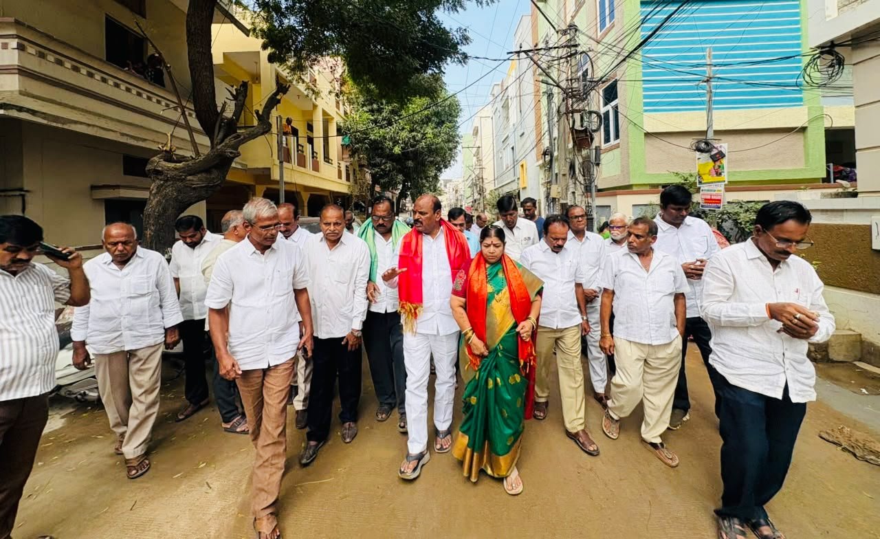 ప్రజా సమస్యల పరిష్కారమే లక్ష్యం.. అభివృద్ధి పనులు త్వరగా పూర్తి చేయాలి