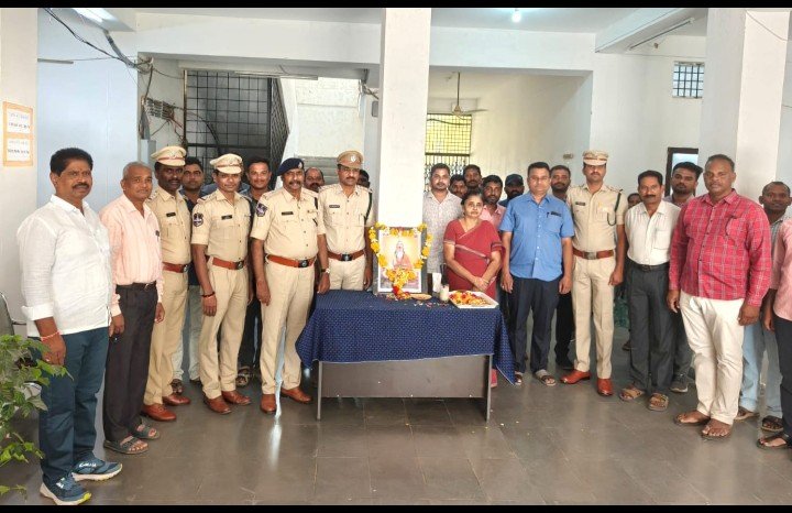 మహర్షి వాల్మీకి సేవలు చిరస్మరణీయం