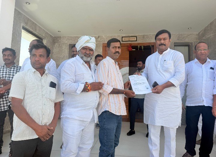 .2 లక్షల ఎల్‌ఓసీ చెక్కు అందజేసిన ఎమ్మెల్యే ఏలేటి మహేశ్వర్ రెడ్డి